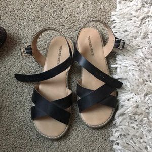 Girls tucker and Tate sandals